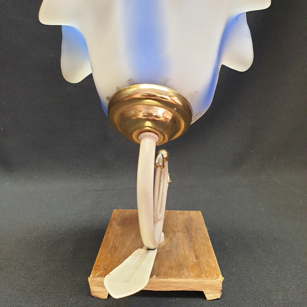 Светильник (бра) на одну лампу, самодельная подставка, работоспособность неизвестна. Картинка 4